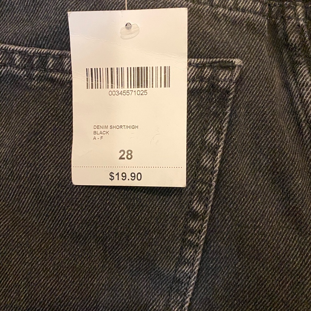 *LAST CHANCE* NWT. FOREVER 21 BLACK MOM SHORTS - Picture 4 of 4